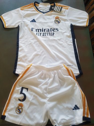 Real Madrid | Local 23/24 | Kit niños + Shorts photo review